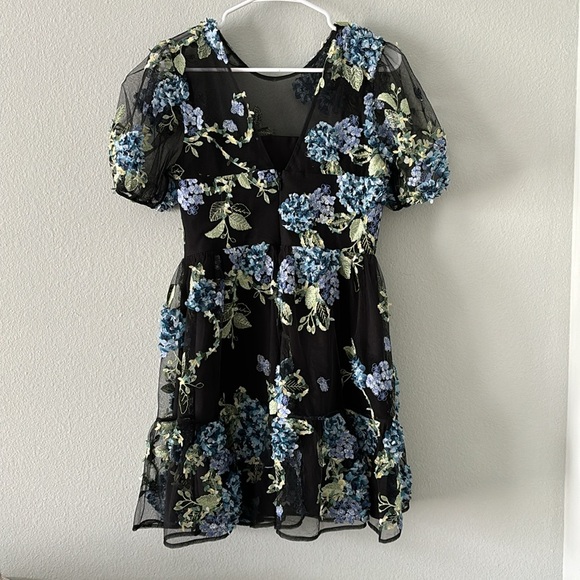 Dress the Population Lilianna Puff-Sleeve 3D Floral Mini Dress - Picture 3 of 6